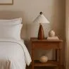 Lámpara de mesa con base de madera y pantalla de cemento blanco - Ambiana image 7