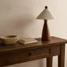 Lámpara de mesa con base de madera y pantalla de cemento blanco - Ambiana image 7